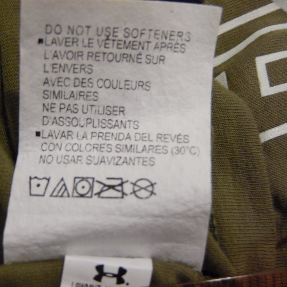 Under Armour Loose Fit Tank Shirt Size S--but Oversized due to the loose fit - Picture 7 of 8